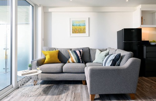 Crantock Apartment | 2 Beachview - apartment in Crantock sleeps 4 guests in 2 bedrooms