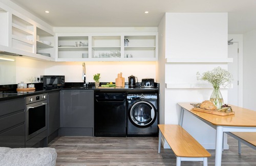 Crantock Apartment | 2 Beachview - apartment in Crantock sleeps 4 guests in 2 bedrooms