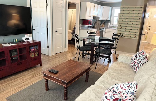 Union Pier Cottage | 2 bed/1 bath, 1.5 blocks to beach/town, dog friendly