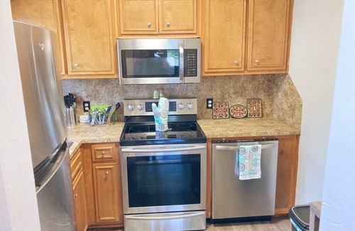 Columbus Apartment | 2 bed 1 bath, 5 min to downtown, 12 min to base
