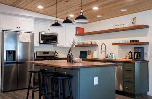 Mariposa House | 2 bed/2 bath home, 50 minutes to the Yosemite Valley entrance