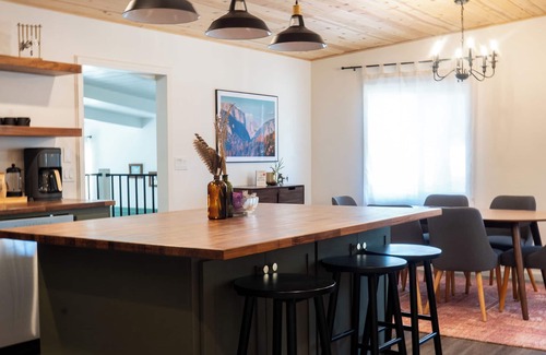Mariposa House | 2 bed/2 bath home, 50 minutes to the Yosemite Valley entrance