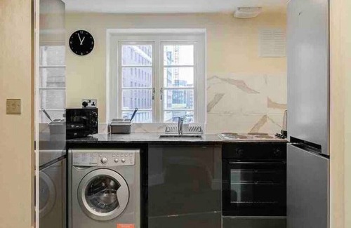 City of Westminster Condo | 2 Bed/2 Bath Luxury Entire Flat, Sky TV, Air Con
