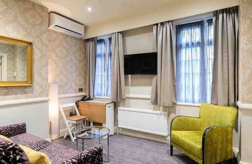 City of Westminster Condo | 2 Bed/2 Bath Luxury Entire Flat, Sky TV, Air Con