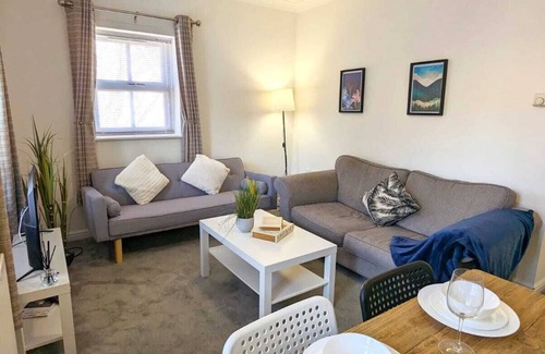 Colchester House | 2 bed 2 bath maisonette in Colchester (sleeps 5)