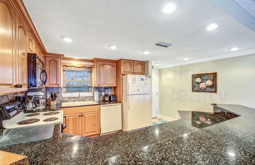 Fernandina Beach Condo | 2 Bed/2 Bath Oceanfront South facing condo sleeps 6. Beachfront balcony & pool.