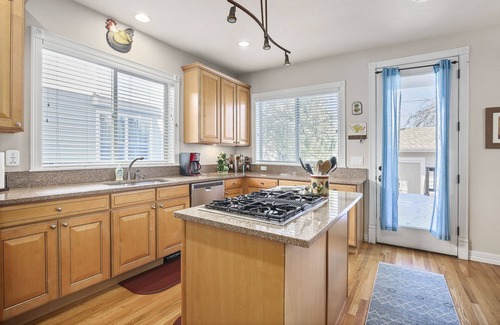 Sloan Lake House | 2 BED/2 BATH, STEPS TO SLOANS LAKE, 5 min Downtown DENVER, pets Ok, Fenced yard
