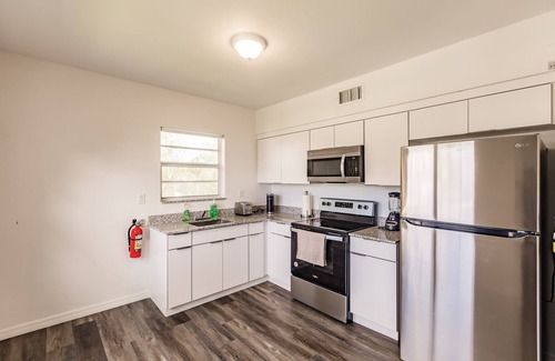 Sunny Isles Beach House | 2 bed 2 bath Beach 1 min walk SEPT Book 3 Nights 100 OFF
