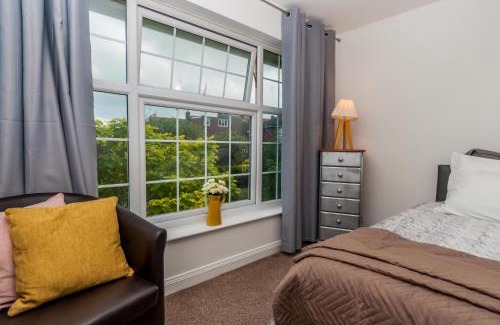 Brighton Apartment | 2 Bed Apartment-5 Guests - Business-Relocation-Parking - The Brighton Short Stay & serviced Apartments