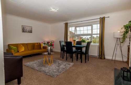 Brighton Apartment | 2 Bed Apartment-5 Guests - Business-Relocation-Parking - The Brighton Short Stay & serviced Apartments
