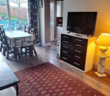 Kildangan Apartment | 2-Bed Apartment Sleeps 6 with Parking