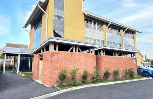 Dudley Apartment | 2 Bed Apartment - Sleeps 4 - Wifi - Parking