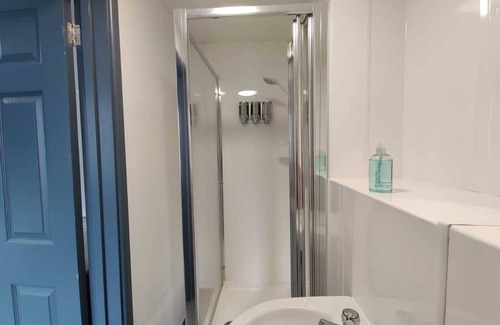 St. Thomas Apartment | 2 Bed Apt, 2 En-Suites, Fully Equipped Kitchen