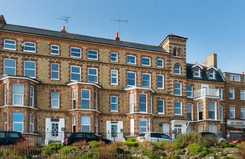 Broadstairs Apartment | 2 Bed beach front apartment with spectacular views overlooking Viking Bay