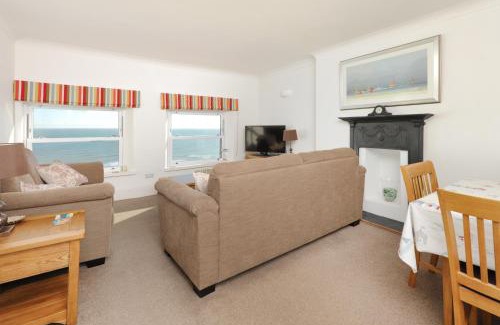 Broadstairs Apartment | 2 Bed beach front apartment with spectacular views overlooking Viking Bay