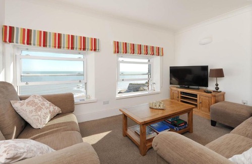 Broadstairs Apartment | 2 Bed beach front apartment with spectacular views overlooking Viking Bay