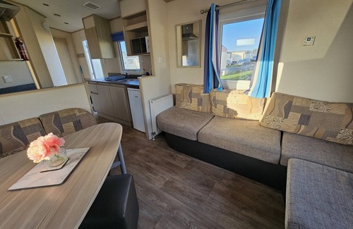 Rhyl Cabin | 2 Bed Caravan Leanne centeal heated