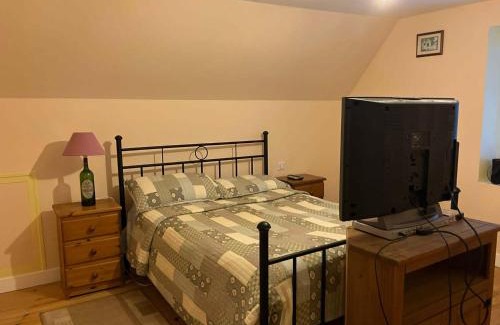 Saint-Cyr-les-Champagnes House | 2 Bed Cottage-Sleeps 4-Garden-Fireplace-Pets