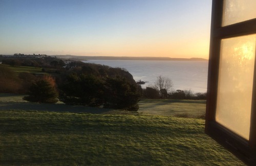 Saint Austell Bay Cottage | 2 bed Cornish cottage with panoramic views of St Austell Bay. Golf on doorstep.
