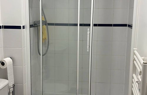 Langley Marish Apartment | 2 bed (ensuite) garden apartment gated, close to Langley, Heathrow , Windsor