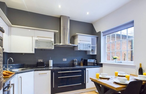 Derby House | 2 Bed Ensuite/Secure Parking/Long-Short Stay/Fast WiFi