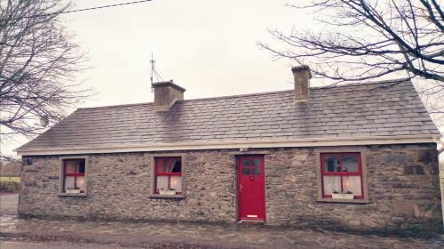 Beaufort House | 2 Bed Flat - Sleeps 4 - Garden - Parking - Wifi