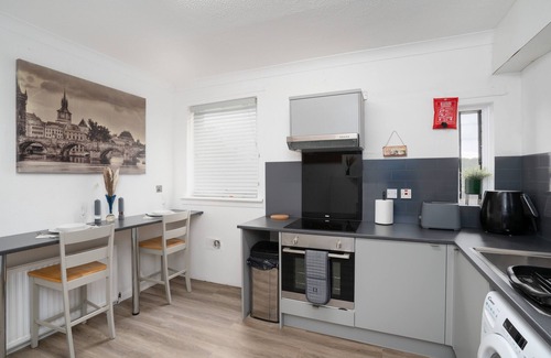 Wishaw Apartment | 2-bed Flat, Wishaw, Free Parking, Family-friendly