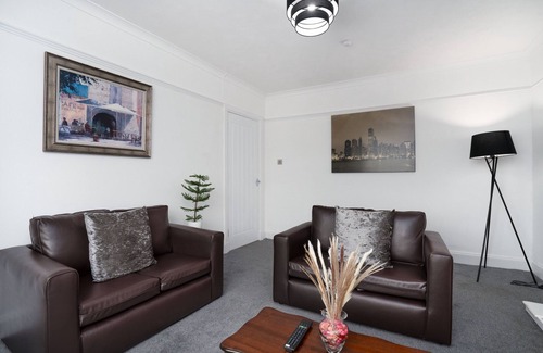 Wishaw Apartment | 2-bed Flat, Wishaw, Free Parking, Family-friendly