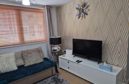 The Docks Apartment | 2 bed GF Docklands Apartment - Free Parking for 1 car