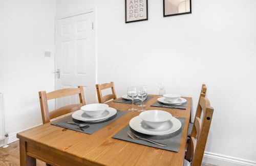 Kirkcaldy Apartment | 2 Bed-Ground Floor-Free Parking