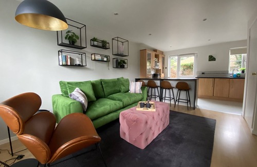 Hampton North House | 2 Bed House in Hampton