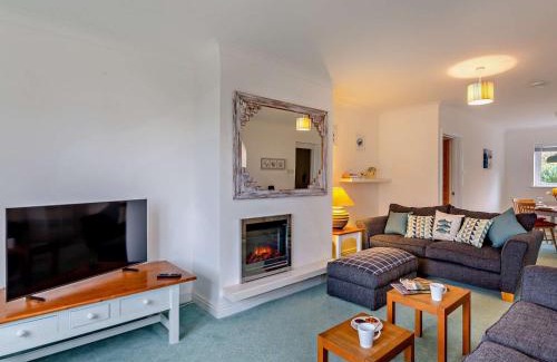Aberdovey House | 2 Bed in Aberdovey 94565