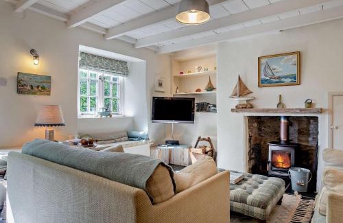 Chillington House | 2 Bed in Beesands 56702