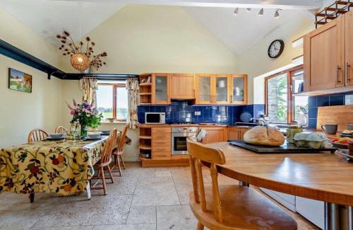 Pentrefelin House | 2 Bed in Brechfa 55903