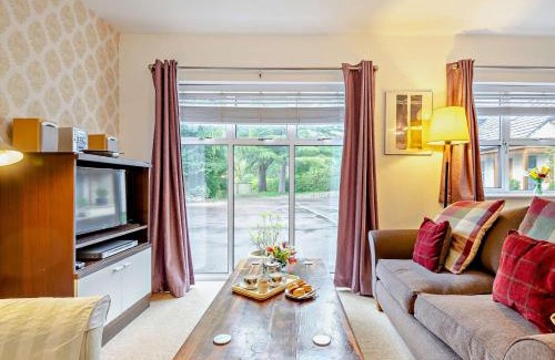 Mangotsfield House | 2 Bed in Cheltenham 49336