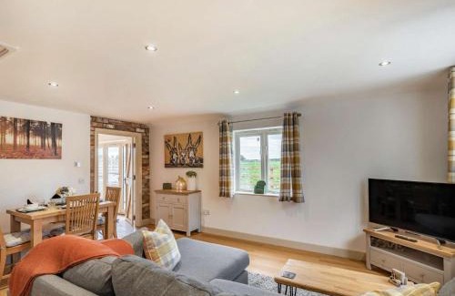 Newark House | 2 Bed in Coddington 87683