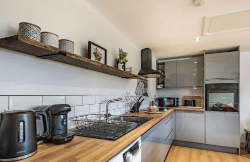 Newark House | 2 Bed in Coddington 87683