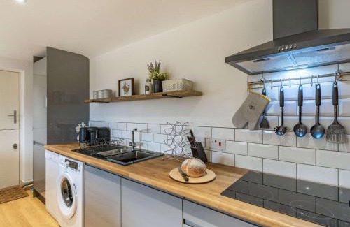 Newark House | 2 Bed in Coddington 87683