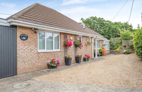Freshwater House | 2 Bed in Colwell Bay IC013
