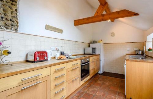 Field Dalling House | 2 Bed in Field Dalling KT007