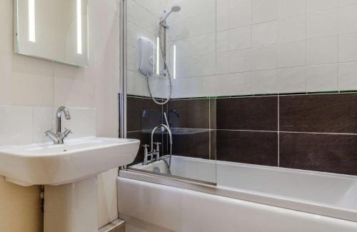 Launceston House | 2 Bed in Launceston 88859