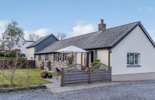 Clynderwen House | 2 Bed in Narberth 82445