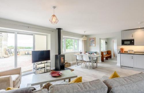 Newent House | 2 Bed in Newent 78696