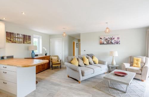 Newent House | 2 Bed in Newent 78696