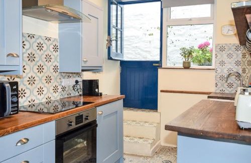 Polruan House | 2 Bed in Polruan PC021