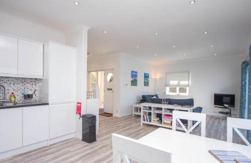 Swanage House | 2 Bed in Swanage DC168