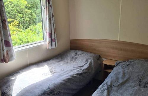 Millom Cabin | 2 Bed Lodge - Sleeps 6 - Parking - Pets - Wifi