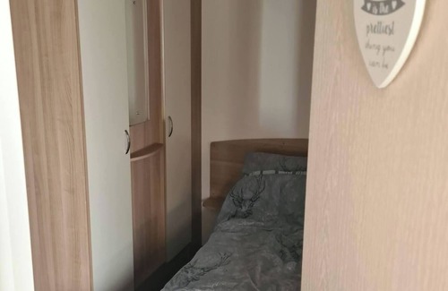 Millom Cabin | 2 Bed Lodge - Sleeps 6 - Parking - Pets - Wifi