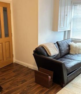 Burton on Trent Apartment | 2 bed Mews house at The Malthouse 2 mins from the town centre