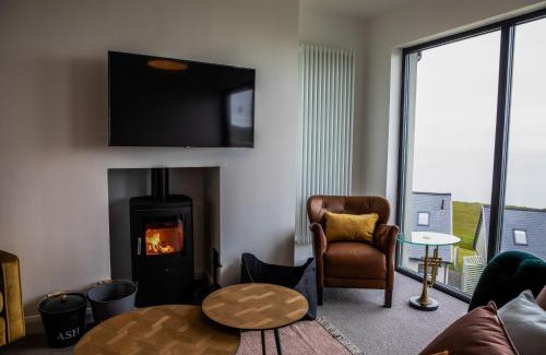Pistyll House | 2 Bed Penthouse Apartment - 6 Plas